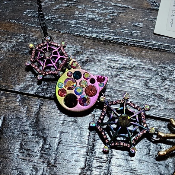 BETSEY JOHNSON HALLOWEEN SPIDER CAT GHOST & WEB PENDANT NECKLACE WITH CRYSTALS - Picture 6 of 13